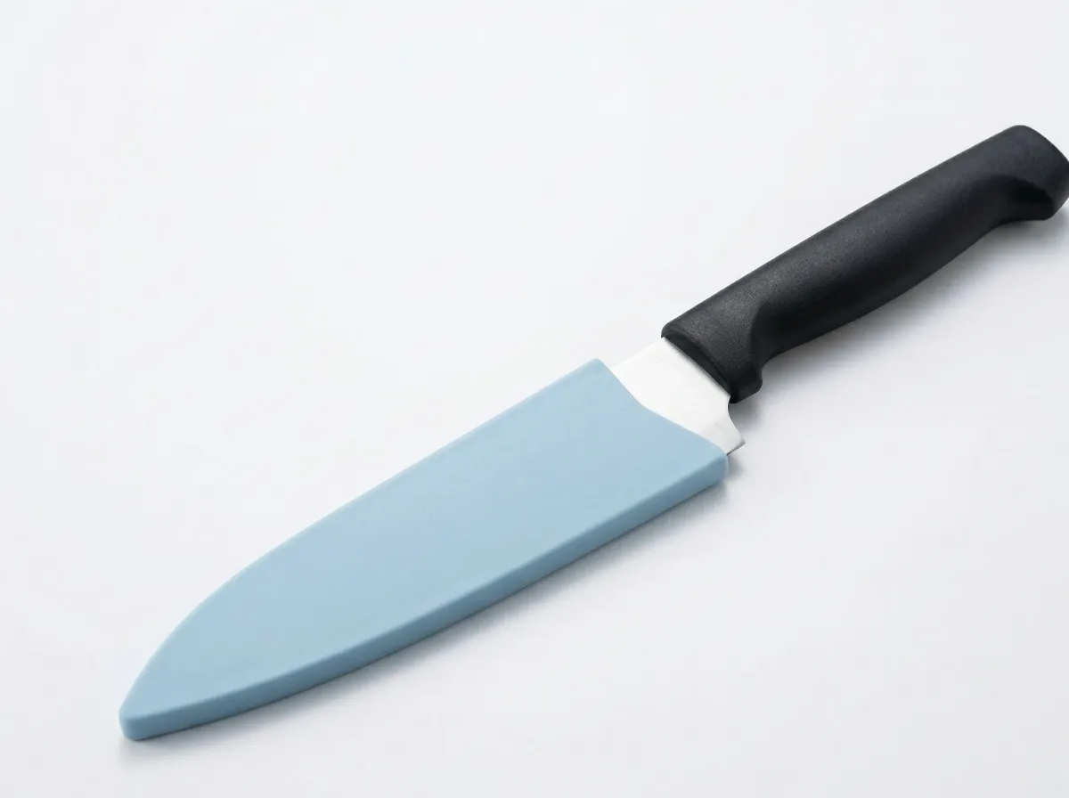 ダイソーで買えるケース付き包丁も便利